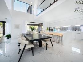 Villa Capri - Luxe Modern by the Village, hotel in Mount Eliza