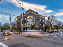 Studio Bliss Dual-Queen Stay in Vibrant Alberta, Hotel in Portland