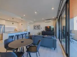 Cityside Comfort Modern 2BR 2BA with Parking