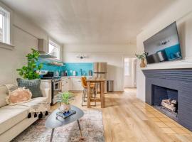 Stay Portland - The Garden Bungalow on Broadway - 94 WalkScore, bungalow in Portland