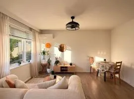 St Kilda Apartment, close to the beach