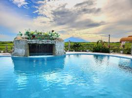 PRIVATE OASIS RESORT I EVENT VENUE I STAYCATION I CAMPING, near Naga City Camsur โรงแรมในAlianza