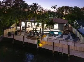 Riverbend Yacht Retreat Waterfront Villa with Pool