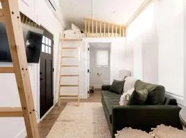 Stay Portland - The Graffiti Alley Tiny House - Food, Art & Beer