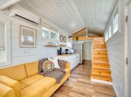 Stay Portland - The Tiny Saguaro - Walk to Local Shops & Eateries, Hotel in Portland