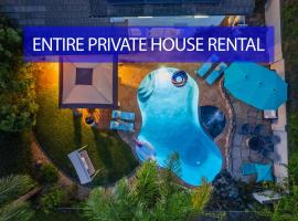 Entire Private Hot Tub, King Bed, Garage, Grand View, 3BR-3Bth, Available Now, hotel in San Diego