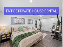Entire Private 3-Bed 3-Bath House w Yard, King Bed, Prime Location, villa in San Diego