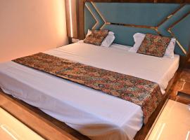 Hotel KT palace, hotel din apropiere de Aeroportul Internațional Lal Bahadur Shastri - VNS, Mirza Murād