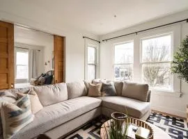 Stay Portland - 3BR - Sleeps 6 - Steps to NW 23rd - Fast WiFi