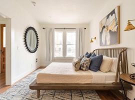 Stay Portland - 2BR Flat - Walk to NW 23rd Shops & Cafes, hotel in Portland