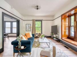 Stay Portland - Luxury Living on NW 23rd Ave, Walk Score 99, hotel in Portland