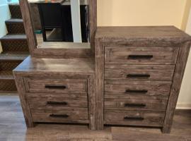 Belmont Lux Escape - Walkable Studio 19 Miles to Manhattan, ξενοδοχείο σε Elmont