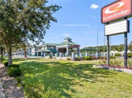 Econo Lodge, cabin in Goose Creek