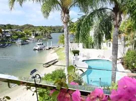 St Tropez 8 - Waterfront Retreat with Rooftop Spa & Sauna