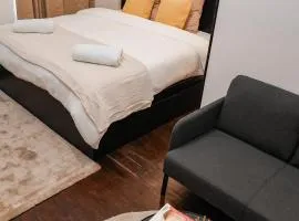 Spacious & Stylish 3 adjacent Bedrooms Stay in Central Ghent