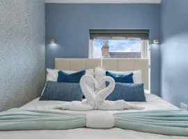 2 King or 4 Single Beds Workspace Walk to Bedford Station Parking Wi-Fi