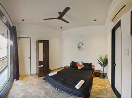 Ventara Bliss Bungalow by Palette Homes ? 4 BHK | Pvt Pool | Lonavala, hotel em Kārli