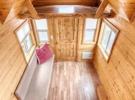 Stay Portland - Tiny Log Cabin - Walk to Local Shops & Eateries