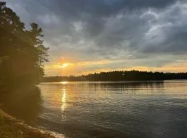 Private 5 Bedroom LakeHouse with Private Boat Dock