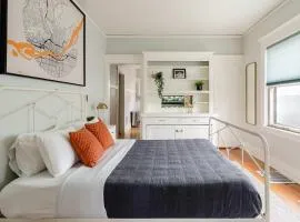Stay Portland - PDX Art Deco Lounge - Local Eateries, Bars & Shops
