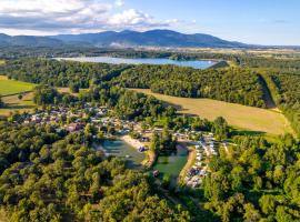 Camping Alsace Les Castors, hotel pantai di Burnhaupt-le-Haut