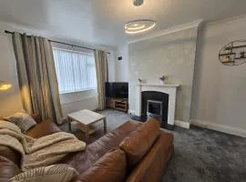 Spacious 3bedroom Apartment-Short and Long Stays-Contractors and Families
