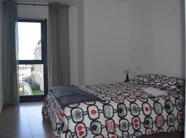 Precioso apartamento con garaje en Ares, hotel in Ares