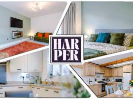 4 Bedroom By Harperletting Short Lets & Serviced Accommodation Chester With Detached Games room Drive Long or Short stays, hotel in Christleton