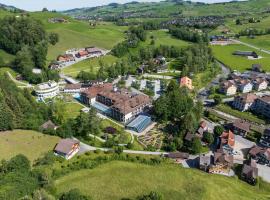 Hof Weissbad Health & Wellness Resort, готель у місті Weissbad