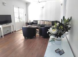 Bunya House at On Burgum Pond – hotel w mieście Maleny