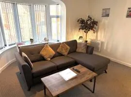 1 Double Bedroom Great Location - Holmfield Road