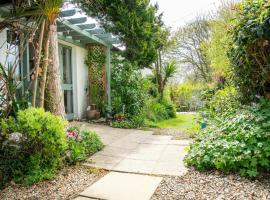 Y Beudy at Coed Melin Aberporth, hotel in Tremain