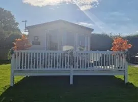 Lovely 8 Berth Caravan With Large Decking At Withernsea Sands Ref 79005Kg