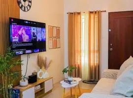Cozy Three-Bedroom Staycation House with Netflix, Wi-Fi, and Free Parking Garage near SM Caloocan