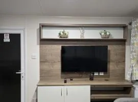 Lovely 4 Berth Caravan With Free Wi-Fi At Harts Holiday Park, Kent Ref 74108B