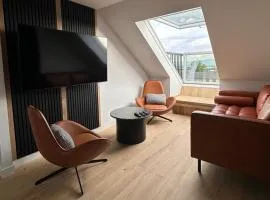 2-Bed - Sleeps 6 - Pet Friendly with Free Parking