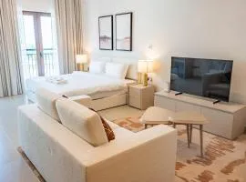 F1 Lovers Escape Yas Golf Studio Near Yas Marina Circuit