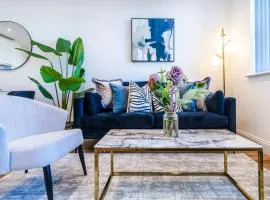 Central Gravesend 1BR, Kitchen, Wi-Fi, Sleeps 2, Parking