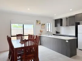 Spacious Family Home 4B2B in Browns Plains