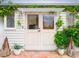 Studio Spring Hill Holiday Units Pet friendly