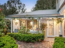 Unit 2 Spring Hill Holiday Units - Pet friendly