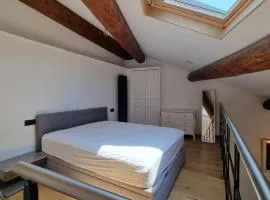 Grand loft rénové - Coeur du village médiéval - EQ