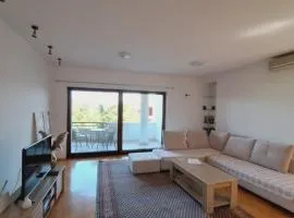 Quiet, Family-Friendly House with Garden & Parking