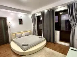 Apartament cu Terasă și Vedere la Apus