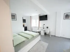 Modernes Serviced Apartment Groß-Zimmern - Parkplatz