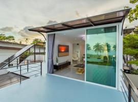 NEW! 3-Bedroom Pool Villa Overlooking Chalong Bay-Nariya V9, ξενοδοχείο σε Ban Bang Chak