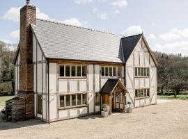 Lambourne House By Birch Stays，位于彻克的酒店