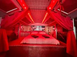 BUS insolite avec enfants ou en couple