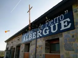 Albergue de peregrino Cruz de Fierro