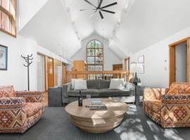 RMR: Ringer House in Teton Village, cottage in Teton Village